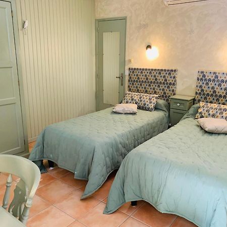 Logis Hotel Restaurant Hostellerie De La Tour Fontvieille Exterior photo