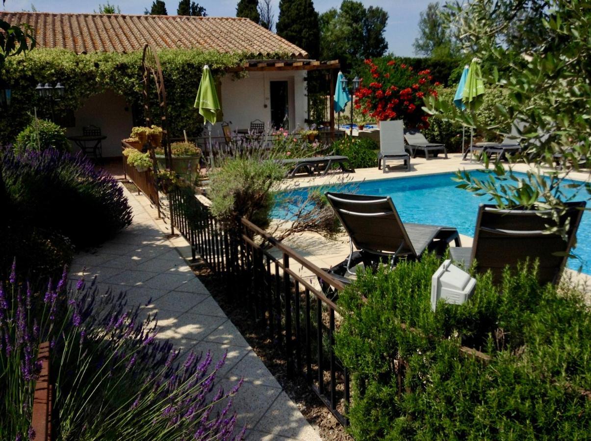 Logis Hotel Restaurant Hostellerie De La Tour Fontvieille Exterior photo