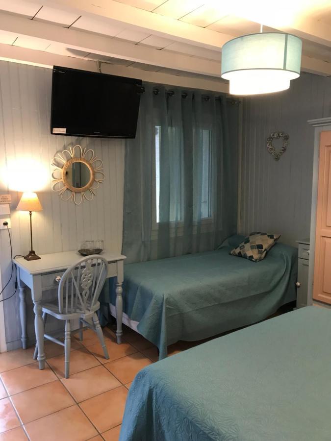 Logis Hotel Restaurant Hostellerie De La Tour Fontvieille Exterior photo